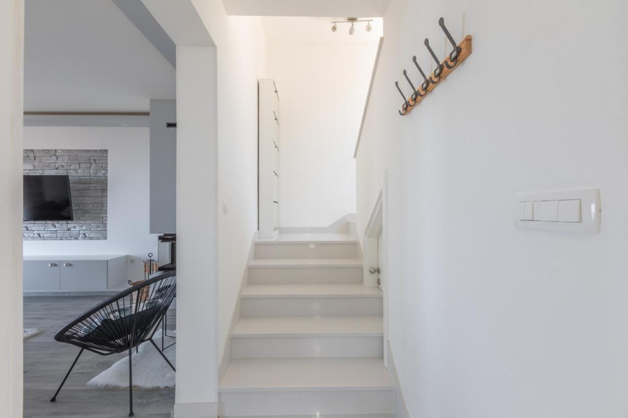 Luxury Holiday Home Dioniz 포드고라 외부 사진
