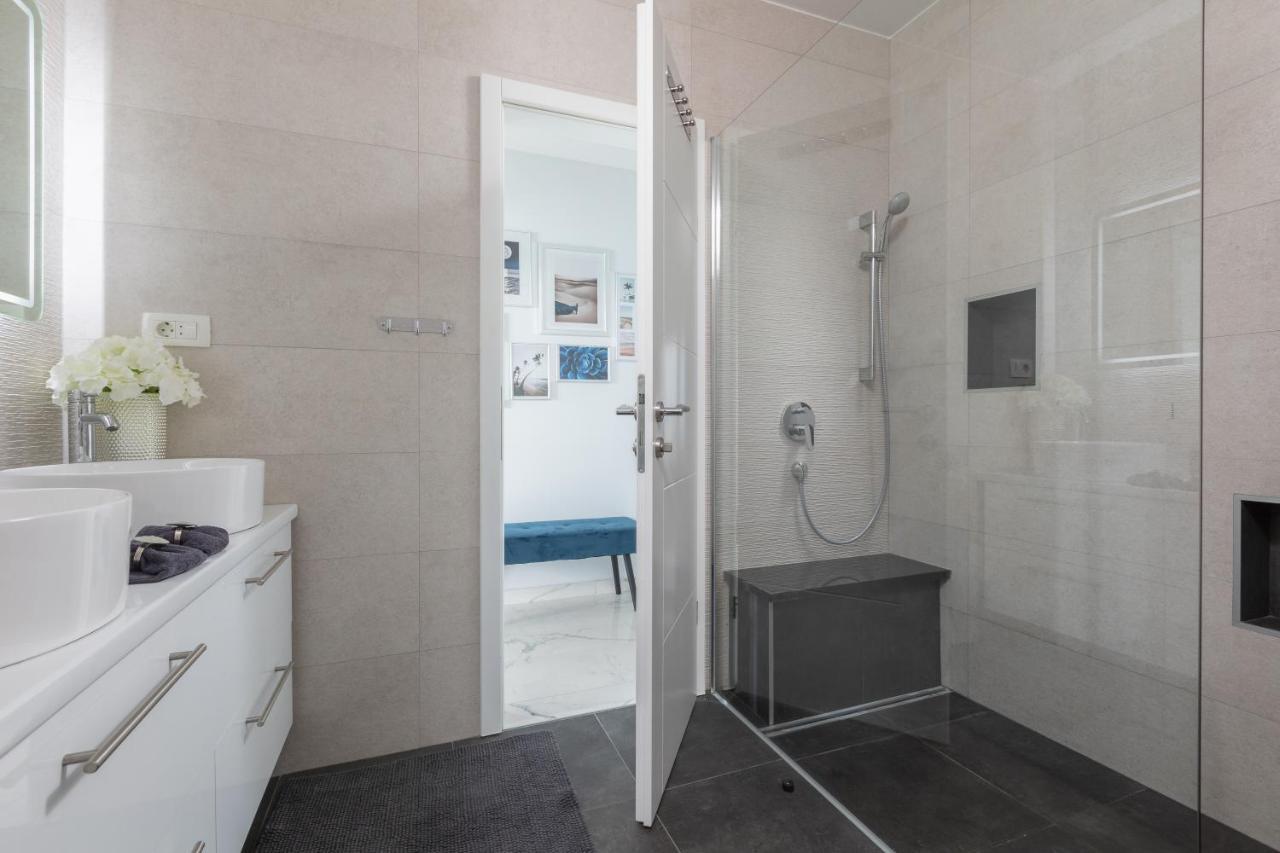 Luxury Holiday Home Dioniz 포드고라 객실 사진