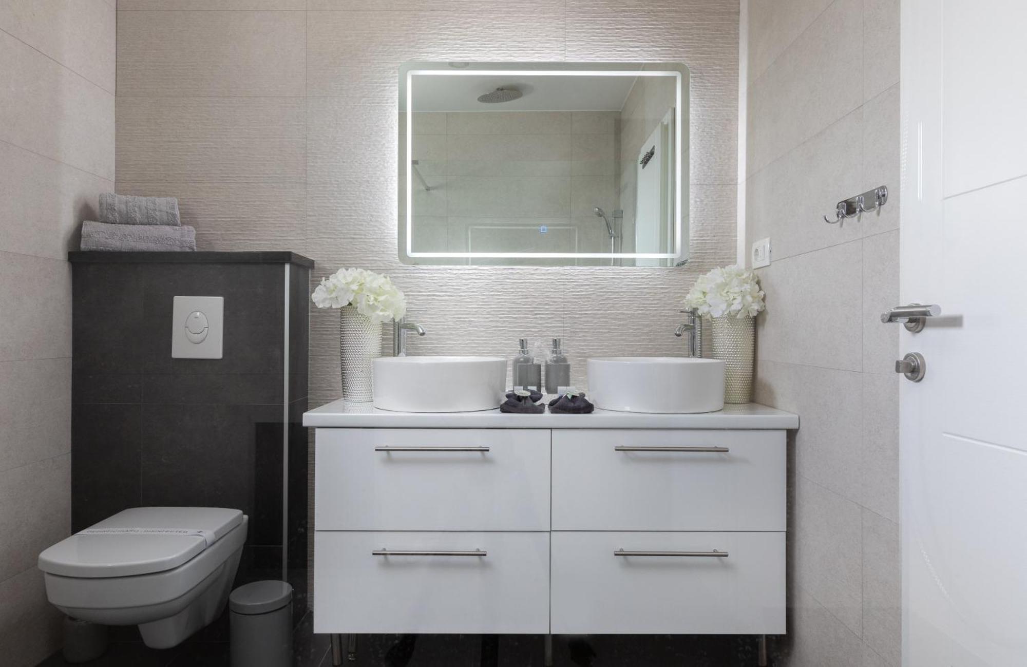Luxury Holiday Home Dioniz 포드고라 객실 사진