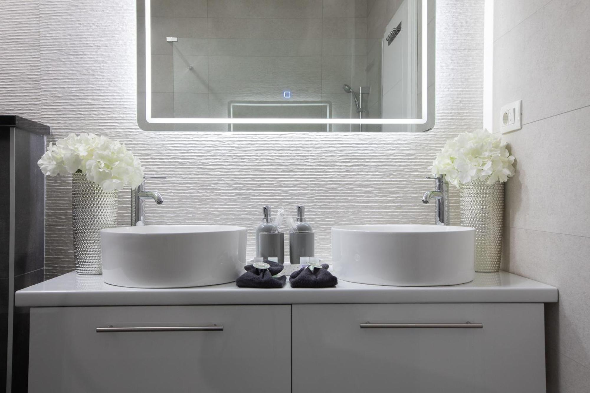 Luxury Holiday Home Dioniz 포드고라 객실 사진