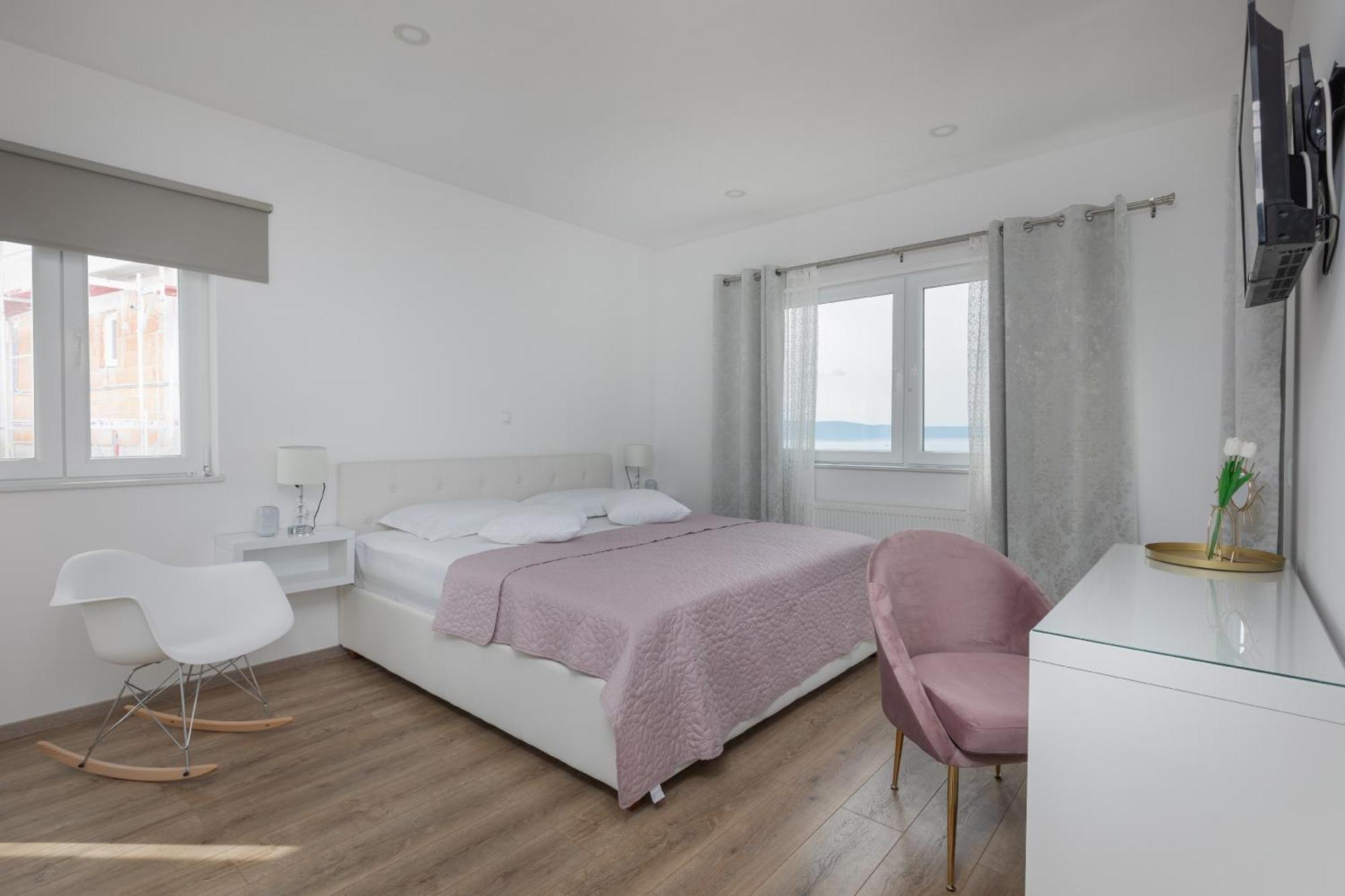 Luxury Holiday Home Dioniz 포드고라 객실 사진