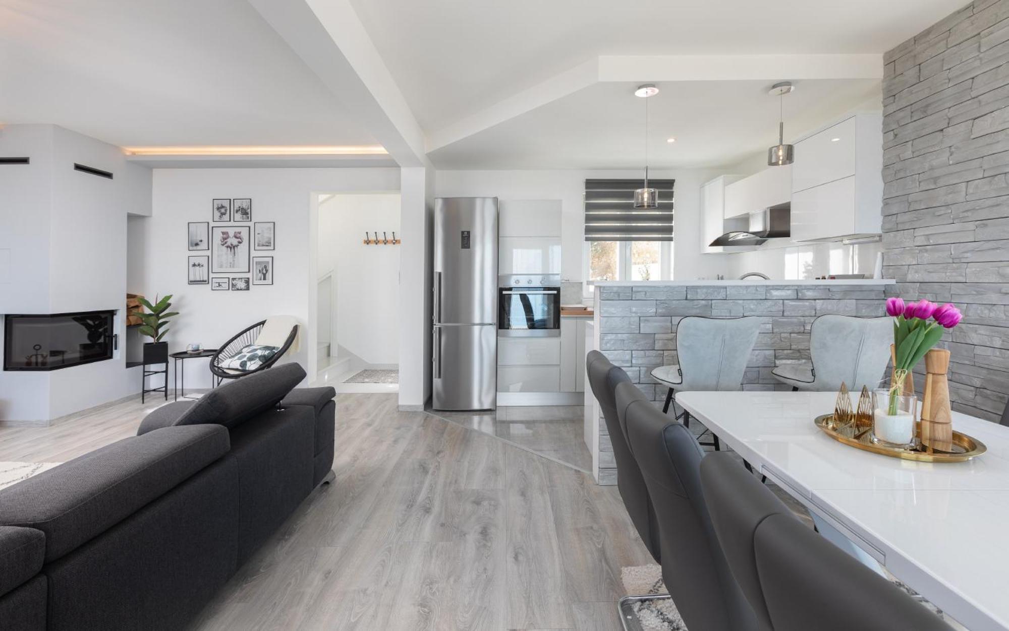 Luxury Holiday Home Dioniz 포드고라 객실 사진